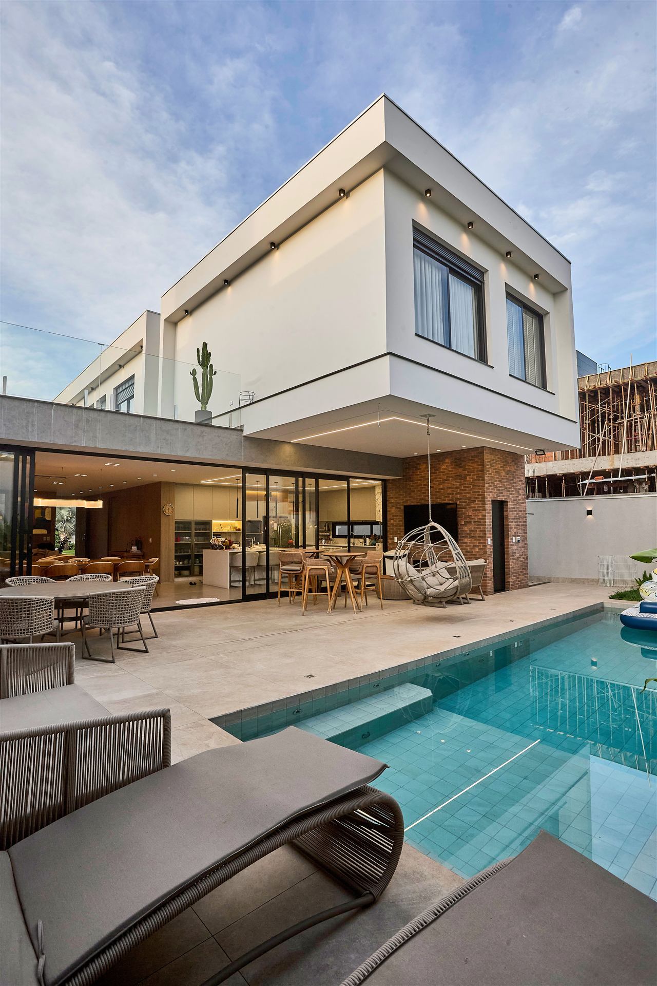 Casa moderna com piscina